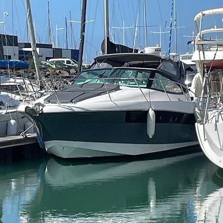 Une Nuit Sur Un Bateau Linge & Menage Inclus Ла Рошел Екстериор снимка