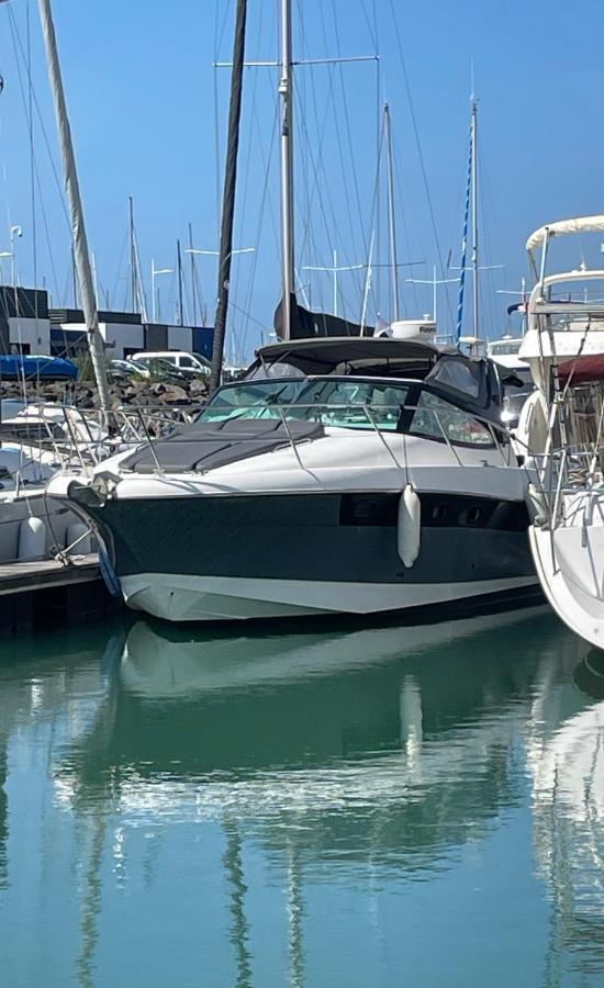 Une Nuit Sur Un Bateau Linge & Menage Inclus Ла Рошел Екстериор снимка