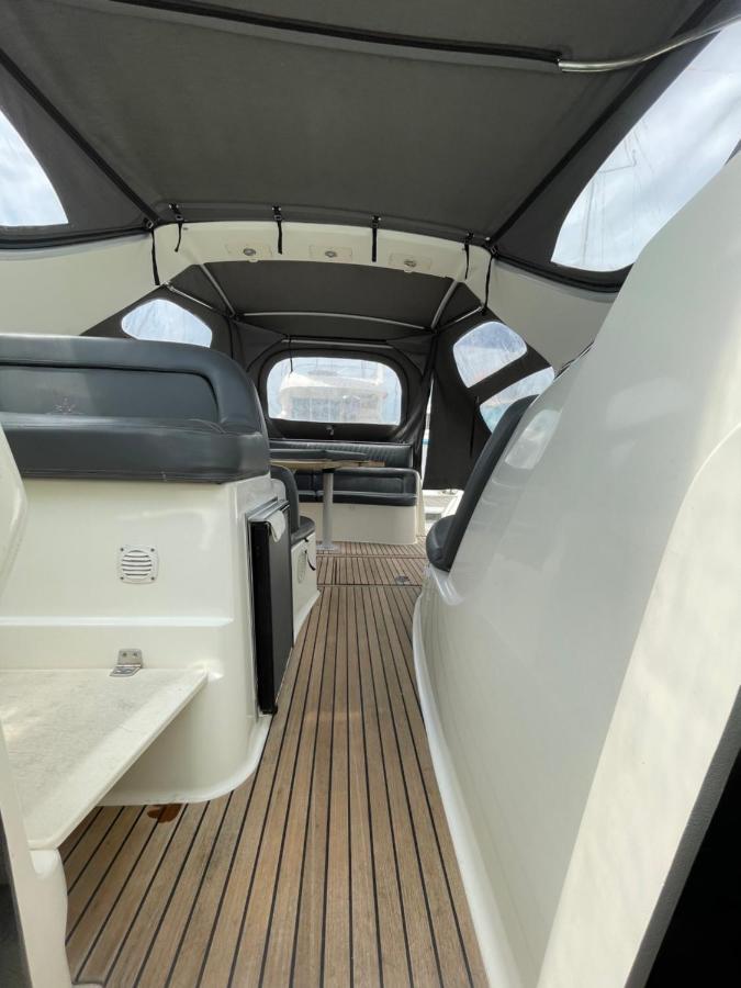 Une Nuit Sur Un Bateau Linge & Menage Inclus Ла Рошел Екстериор снимка